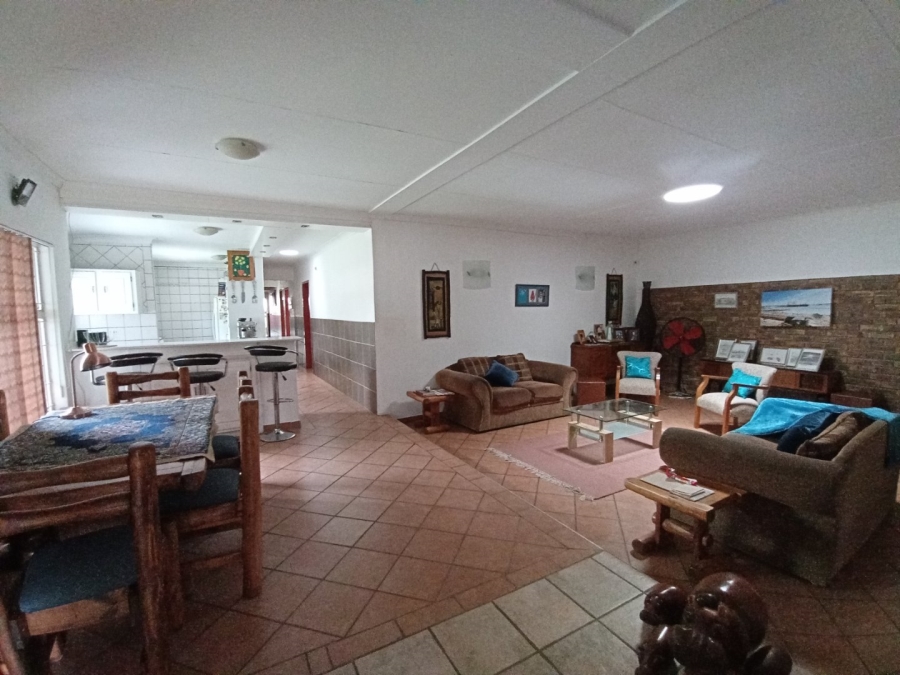 6 Bedroom Property for Sale in Tileba Gauteng