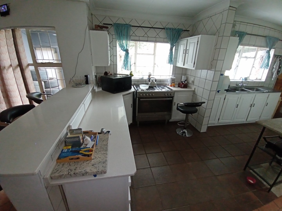 6 Bedroom Property for Sale in Tileba Gauteng