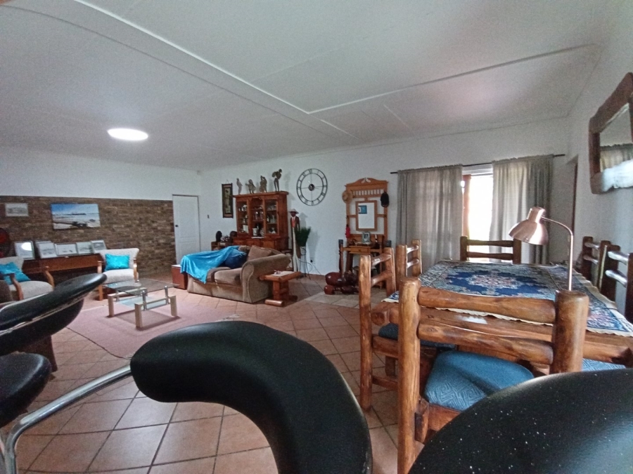 6 Bedroom Property for Sale in Tileba Gauteng