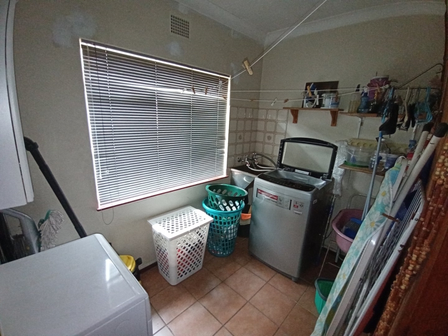6 Bedroom Property for Sale in Tileba Gauteng