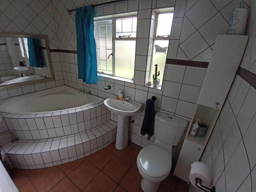 6 Bedroom Property for Sale in Tileba Gauteng