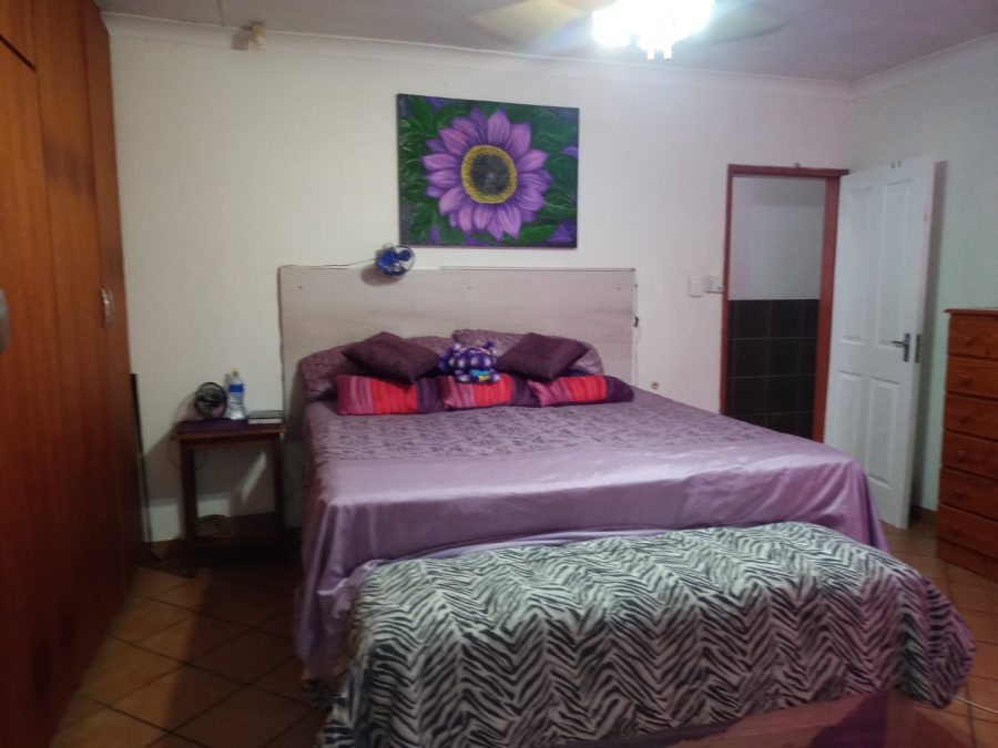 6 Bedroom Property for Sale in Tileba Gauteng