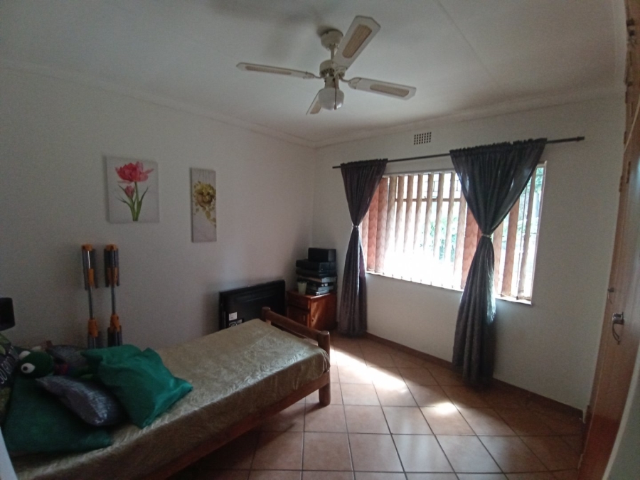 6 Bedroom Property for Sale in Tileba Gauteng
