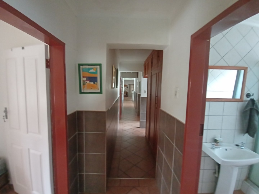 6 Bedroom Property for Sale in Tileba Gauteng