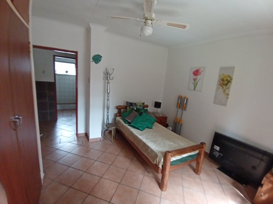 6 Bedroom Property for Sale in Tileba Gauteng
