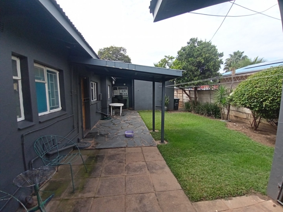 6 Bedroom Property for Sale in Tileba Gauteng
