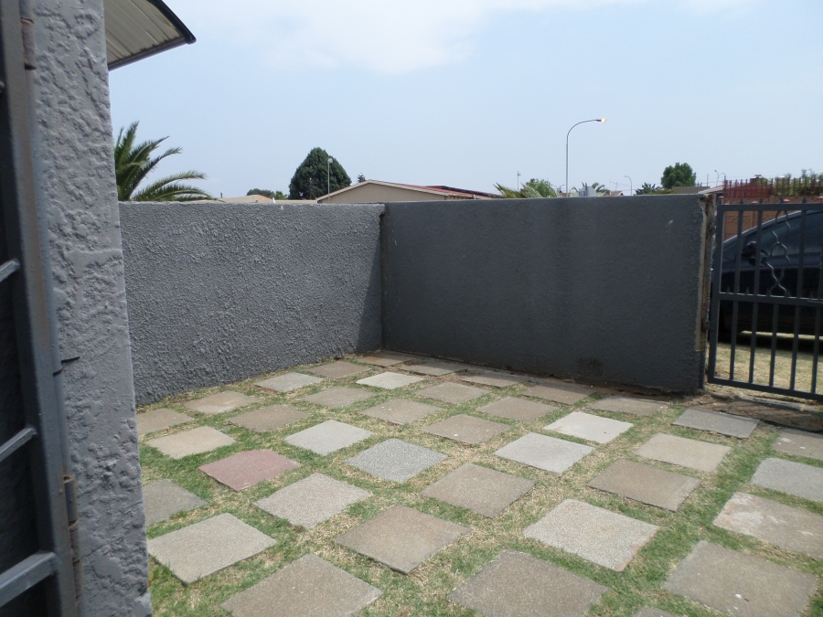 To Let 1 Bedroom Property for Rent in Riverlea Gauteng