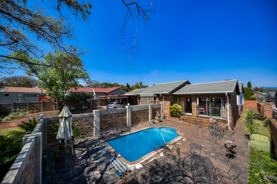 4 Bedroom Property for Sale in Garsfontein Gauteng