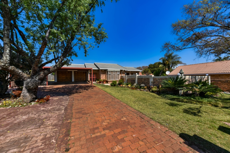 4 Bedroom Property for Sale in Garsfontein Gauteng