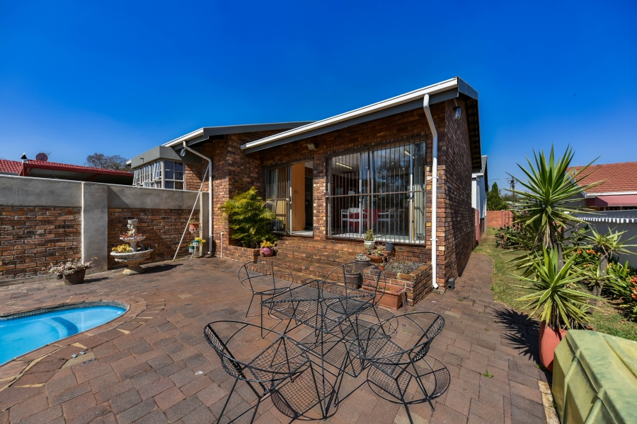 4 Bedroom Property for Sale in Garsfontein Gauteng