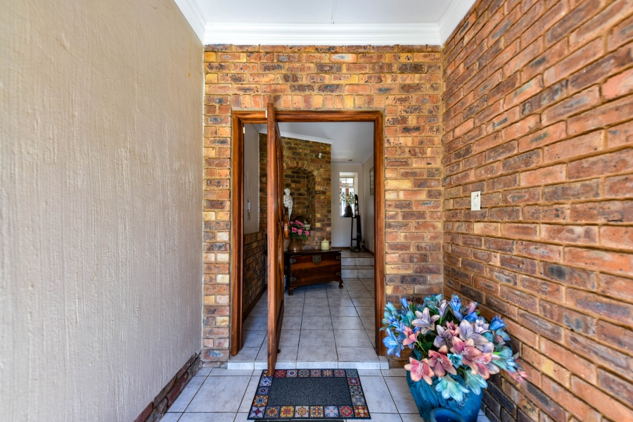 4 Bedroom Property for Sale in Garsfontein Gauteng
