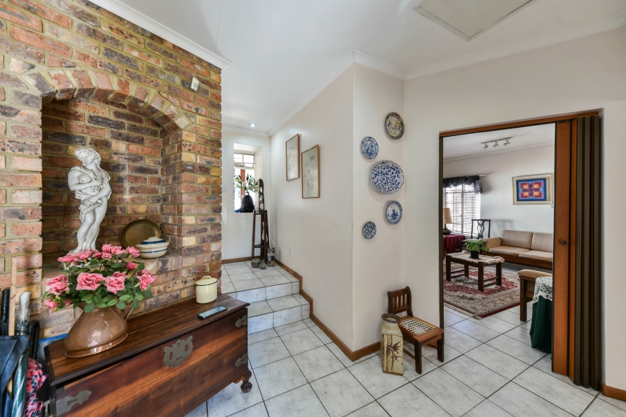 4 Bedroom Property for Sale in Garsfontein Gauteng