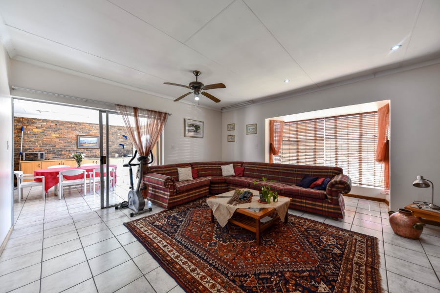4 Bedroom Property for Sale in Garsfontein Gauteng