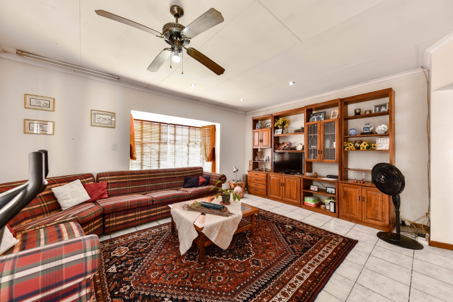 4 Bedroom Property for Sale in Garsfontein Gauteng