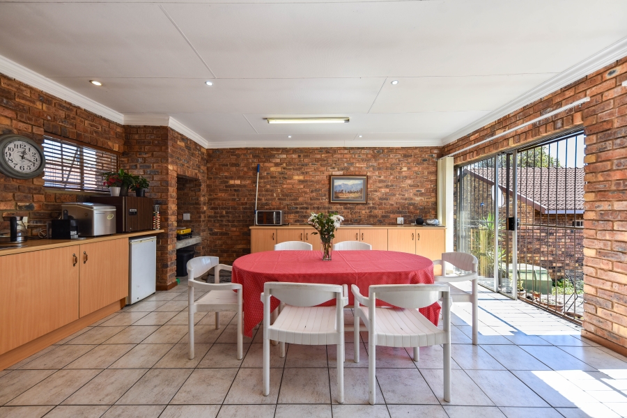 4 Bedroom Property for Sale in Garsfontein Gauteng