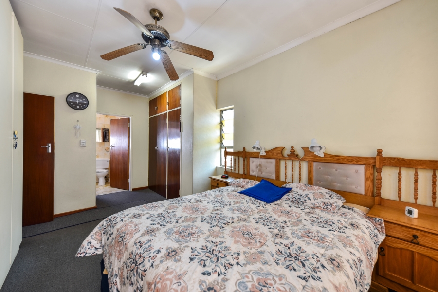 4 Bedroom Property for Sale in Garsfontein Gauteng
