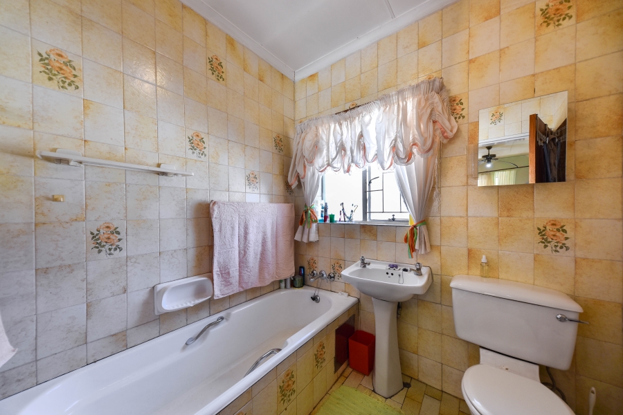 4 Bedroom Property for Sale in Garsfontein Gauteng