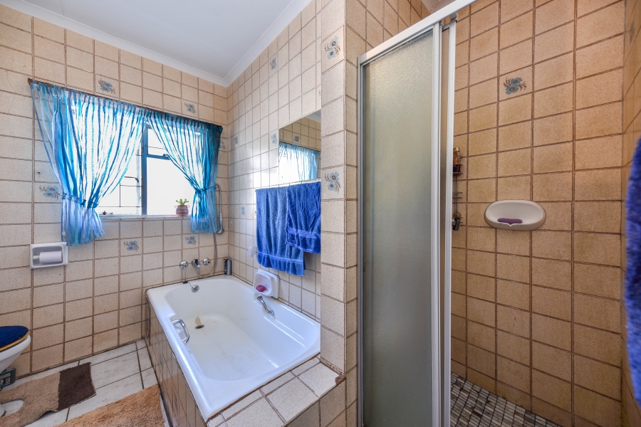 4 Bedroom Property for Sale in Garsfontein Gauteng