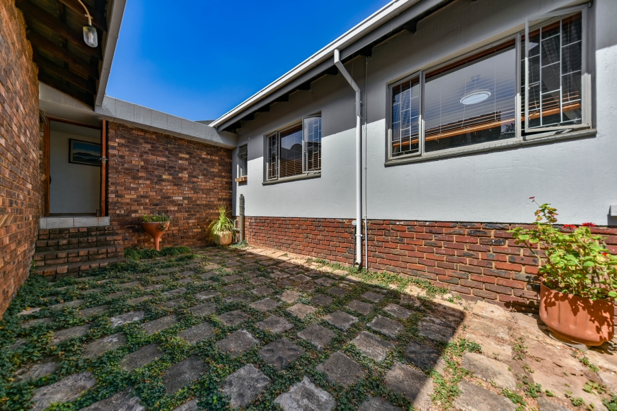 4 Bedroom Property for Sale in Garsfontein Gauteng