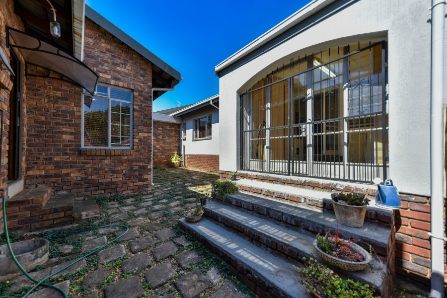 4 Bedroom Property for Sale in Garsfontein Gauteng