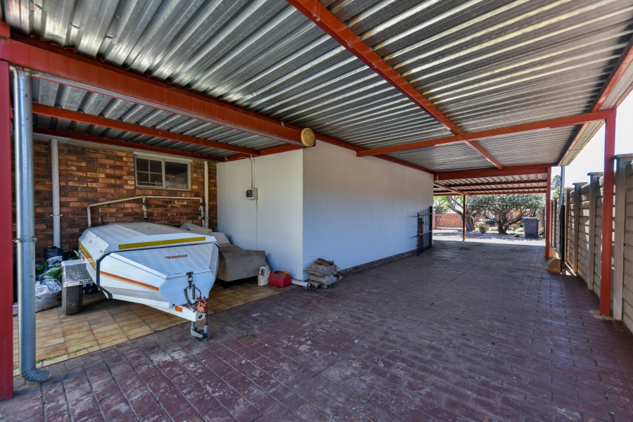 4 Bedroom Property for Sale in Garsfontein Gauteng