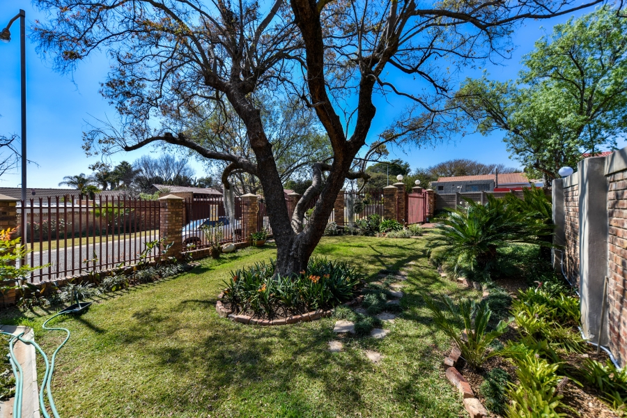 4 Bedroom Property for Sale in Garsfontein Gauteng