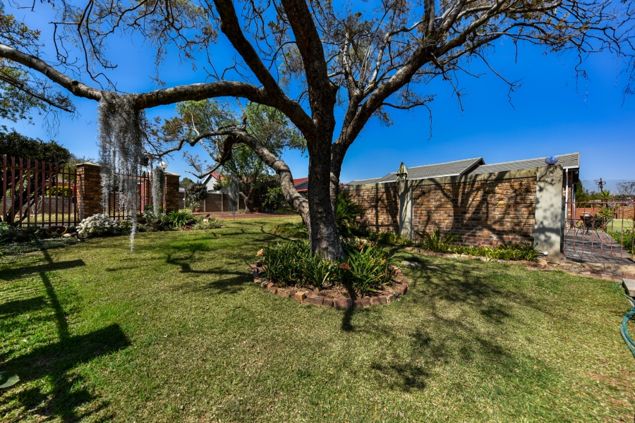 4 Bedroom Property for Sale in Garsfontein Gauteng