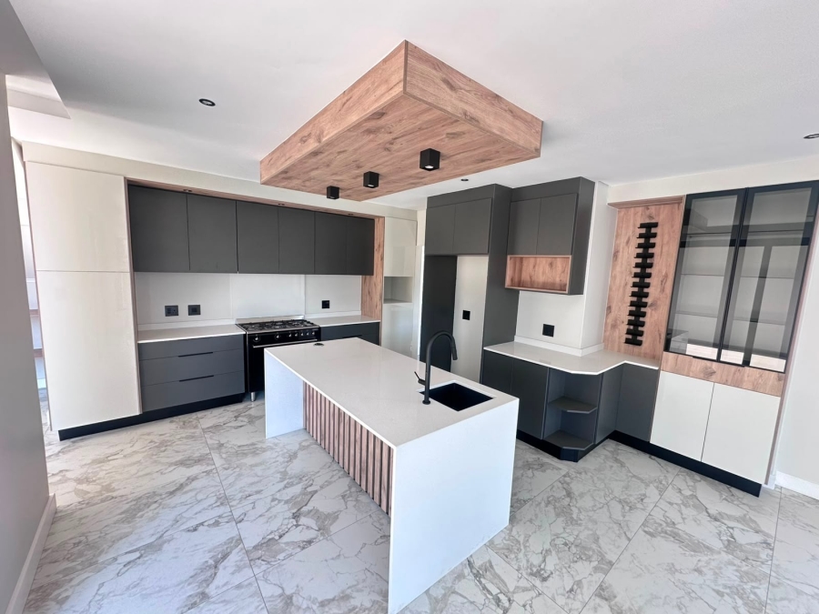 4 Bedroom Property for Sale in Olifantsfontein Gauteng