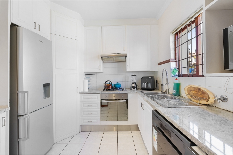 To Let 2 Bedroom Property for Rent in Douglasdale Gauteng