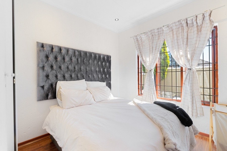 To Let 2 Bedroom Property for Rent in Douglasdale Gauteng