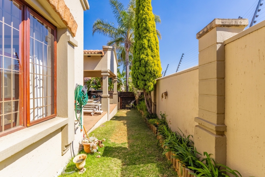 To Let 2 Bedroom Property for Rent in Douglasdale Gauteng
