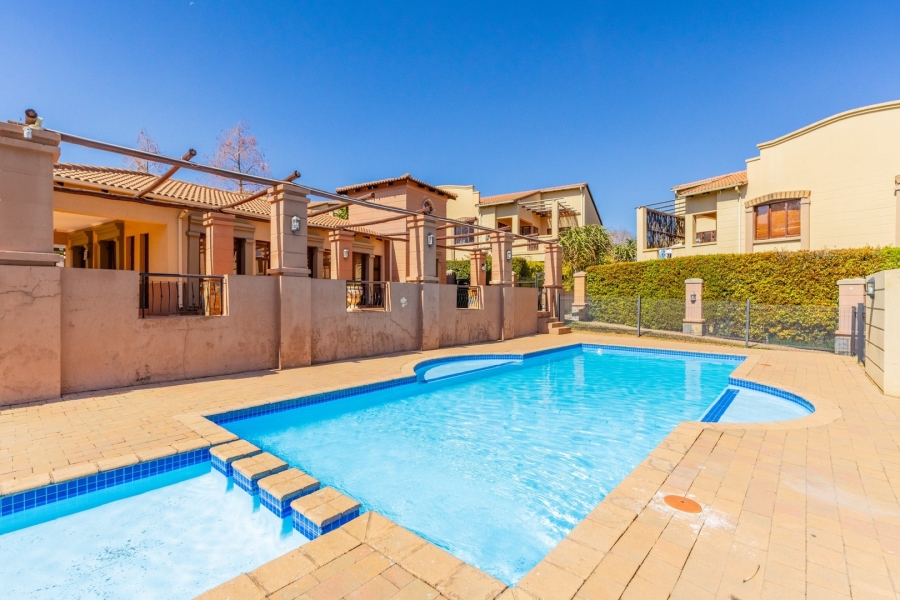 To Let 2 Bedroom Property for Rent in Douglasdale Gauteng