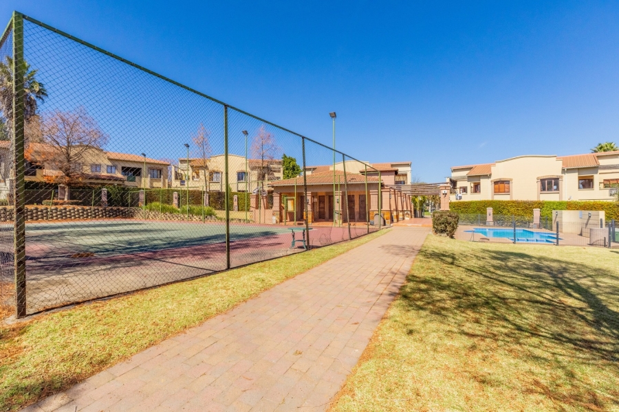 To Let 2 Bedroom Property for Rent in Douglasdale Gauteng
