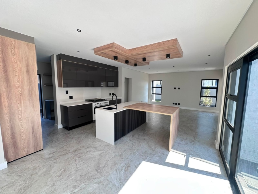 4 Bedroom Property for Sale in Olifantsfontein Gauteng