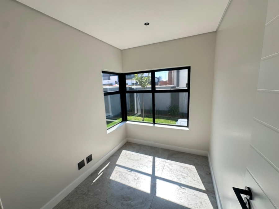 4 Bedroom Property for Sale in Olifantsfontein Gauteng