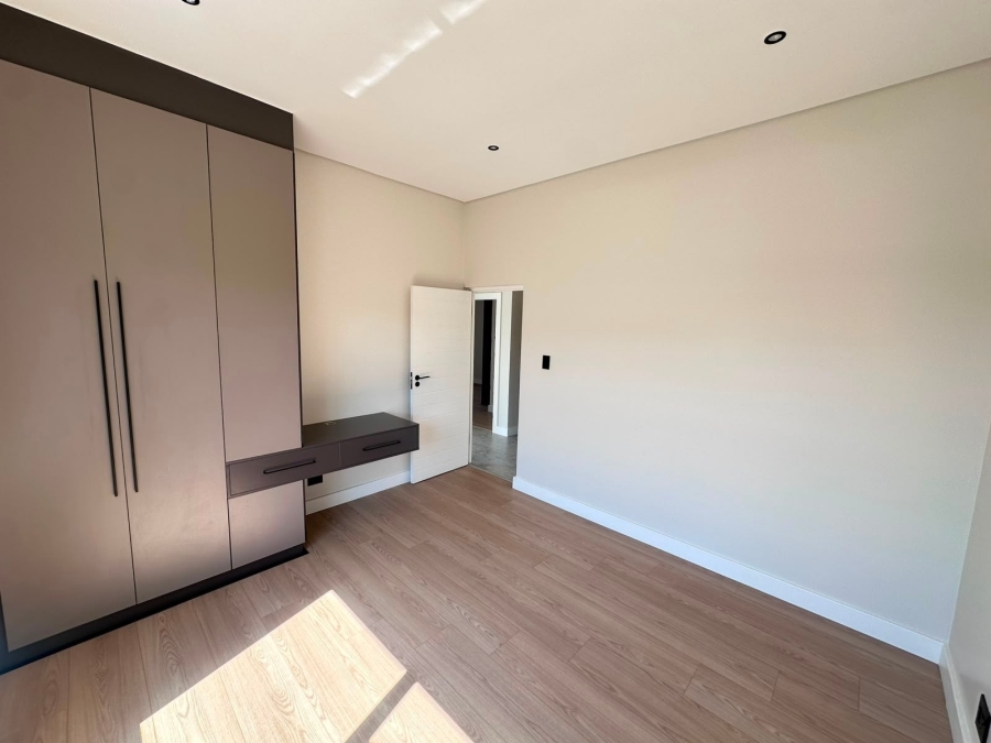 4 Bedroom Property for Sale in Olifantsfontein Gauteng