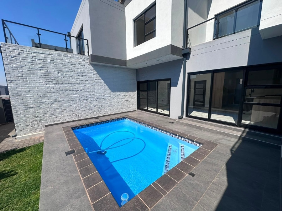 4 Bedroom Property for Sale in Olifantsfontein Gauteng