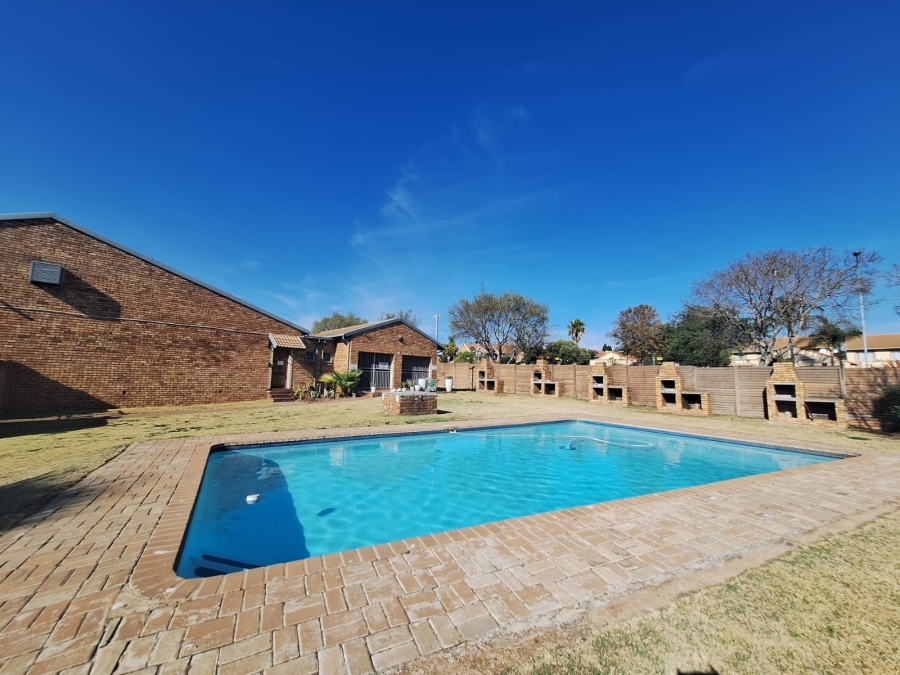 3 Bedroom Property for Sale in Wierda Park Gauteng