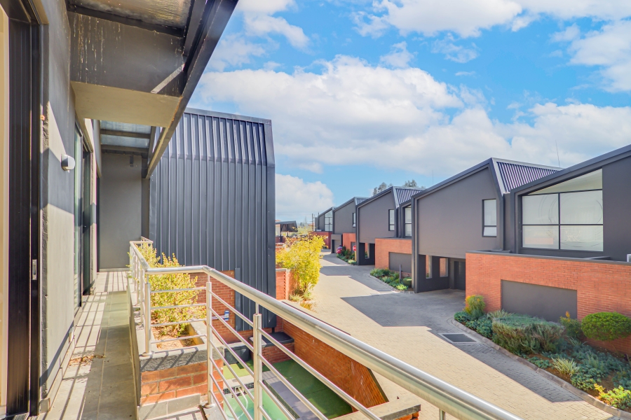 3 Bedroom Property for Sale in Broadacres Gauteng