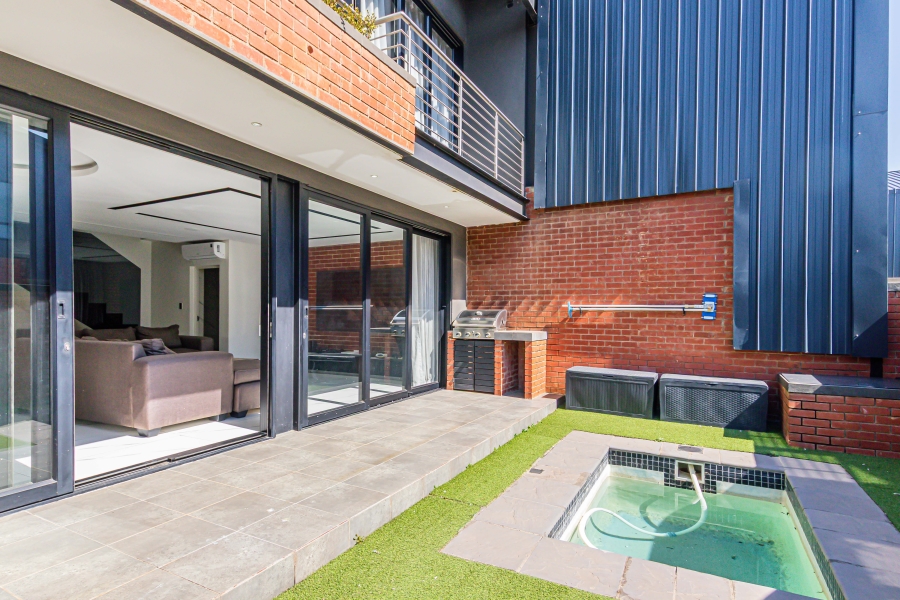 3 Bedroom Property for Sale in Broadacres Gauteng