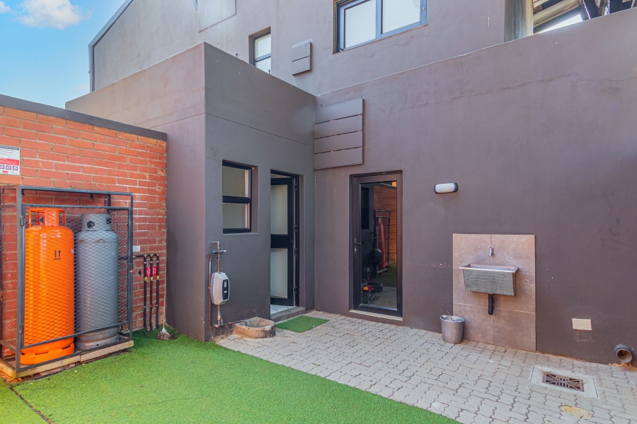 3 Bedroom Property for Sale in Broadacres Gauteng