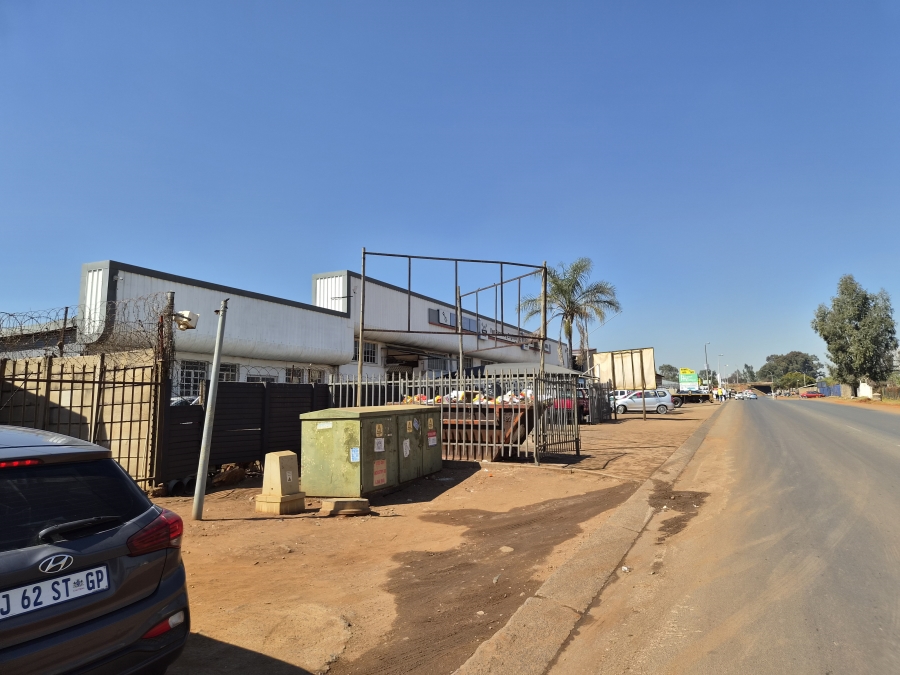 Commercial Property for Sale in Clayville Gauteng