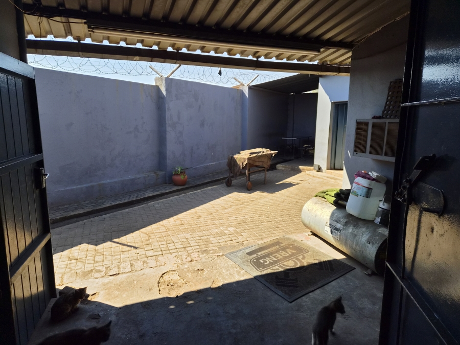 Commercial Property for Sale in Clayville Gauteng