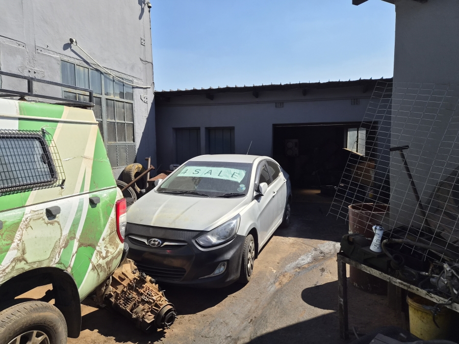 Commercial Property for Sale in Clayville Gauteng