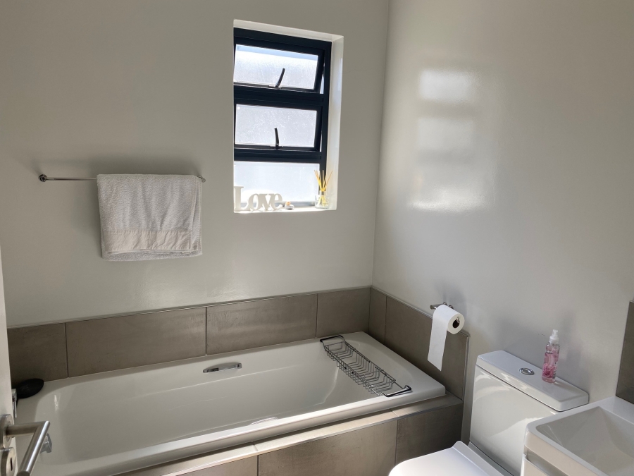 To Let 2 Bedroom Property for Rent in Bryanston Gauteng