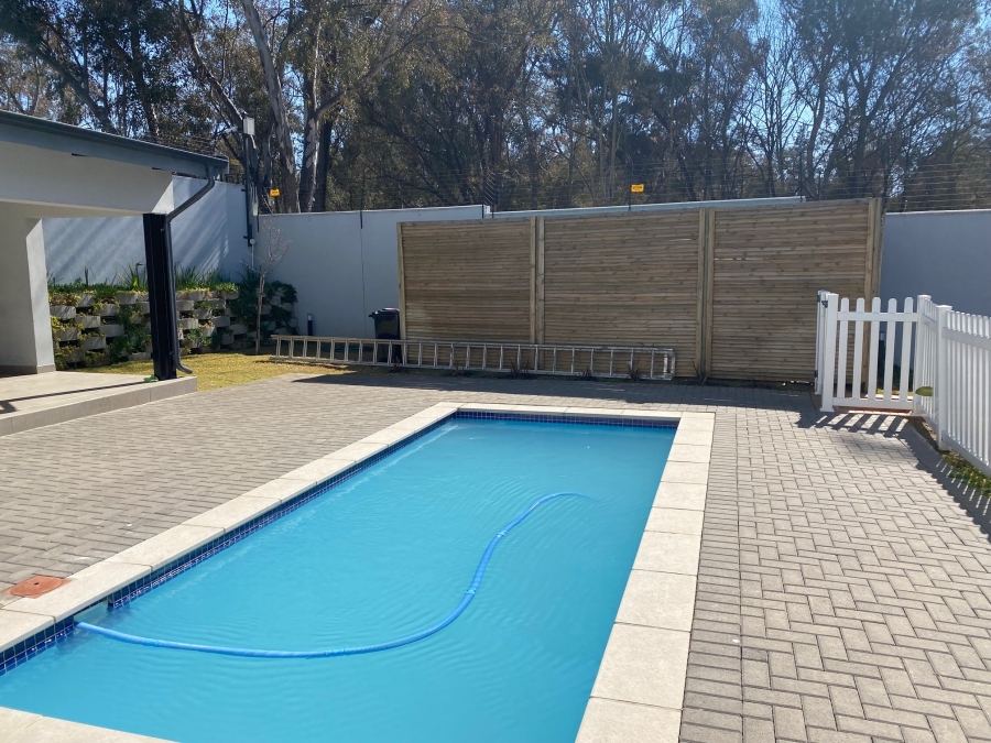 To Let 2 Bedroom Property for Rent in Bryanston Gauteng