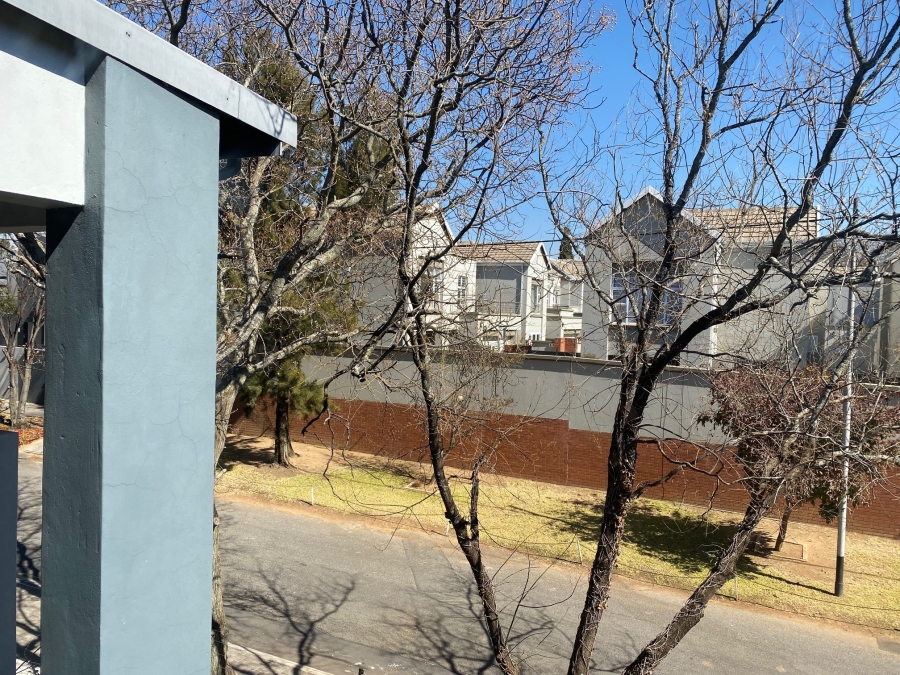 To Let 2 Bedroom Property for Rent in Bryanston Gauteng