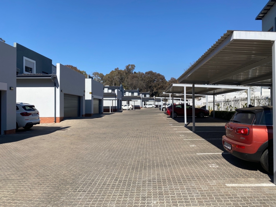 To Let 2 Bedroom Property for Rent in Bryanston Gauteng