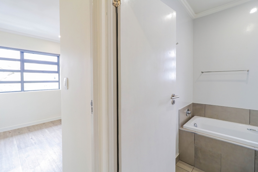 To Let 2 Bedroom Property for Rent in Bryanston Gauteng