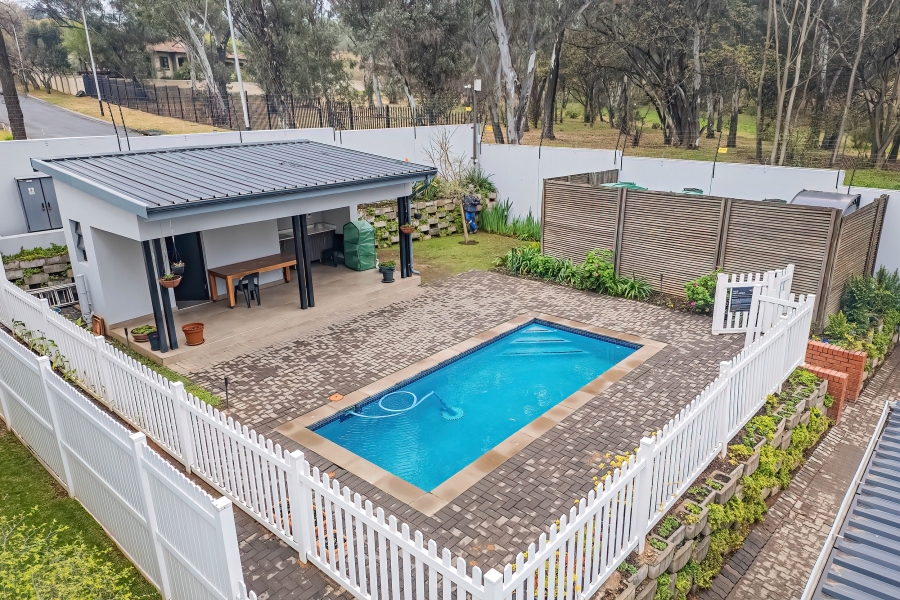 To Let 2 Bedroom Property for Rent in Bryanston Gauteng